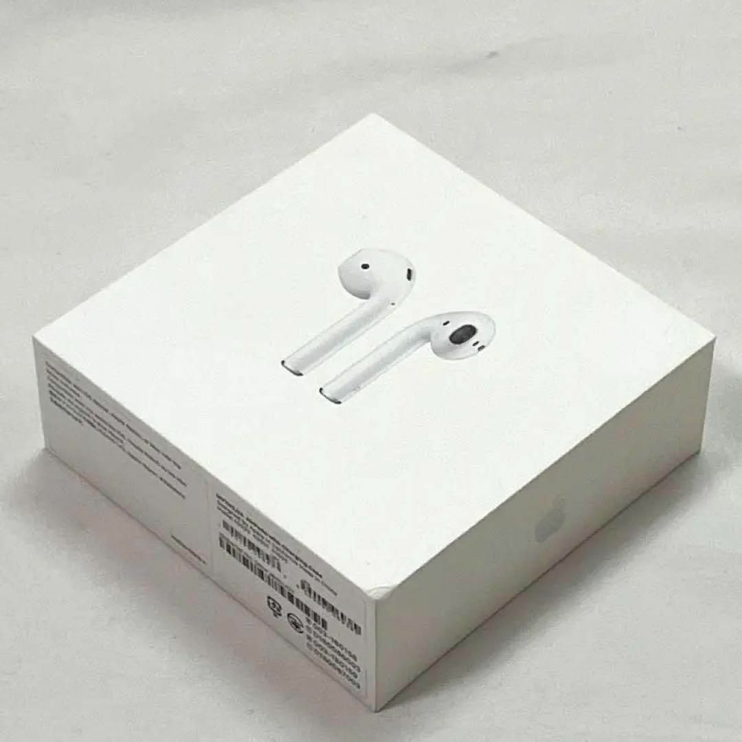 Apple(アップル)の【美品】Apple AirPods エアポッツ （第2世代） MV7N2J/A スマホ/家電/カメラのオーディオ機器(ヘッドフォン/イヤフォン)の商品写真