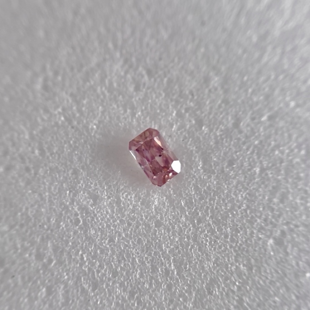 0.053ct SI-1 天然ピンクダイヤモンドFANCY DEEP PINK レディースのアクセサリー(その他)の商品写真