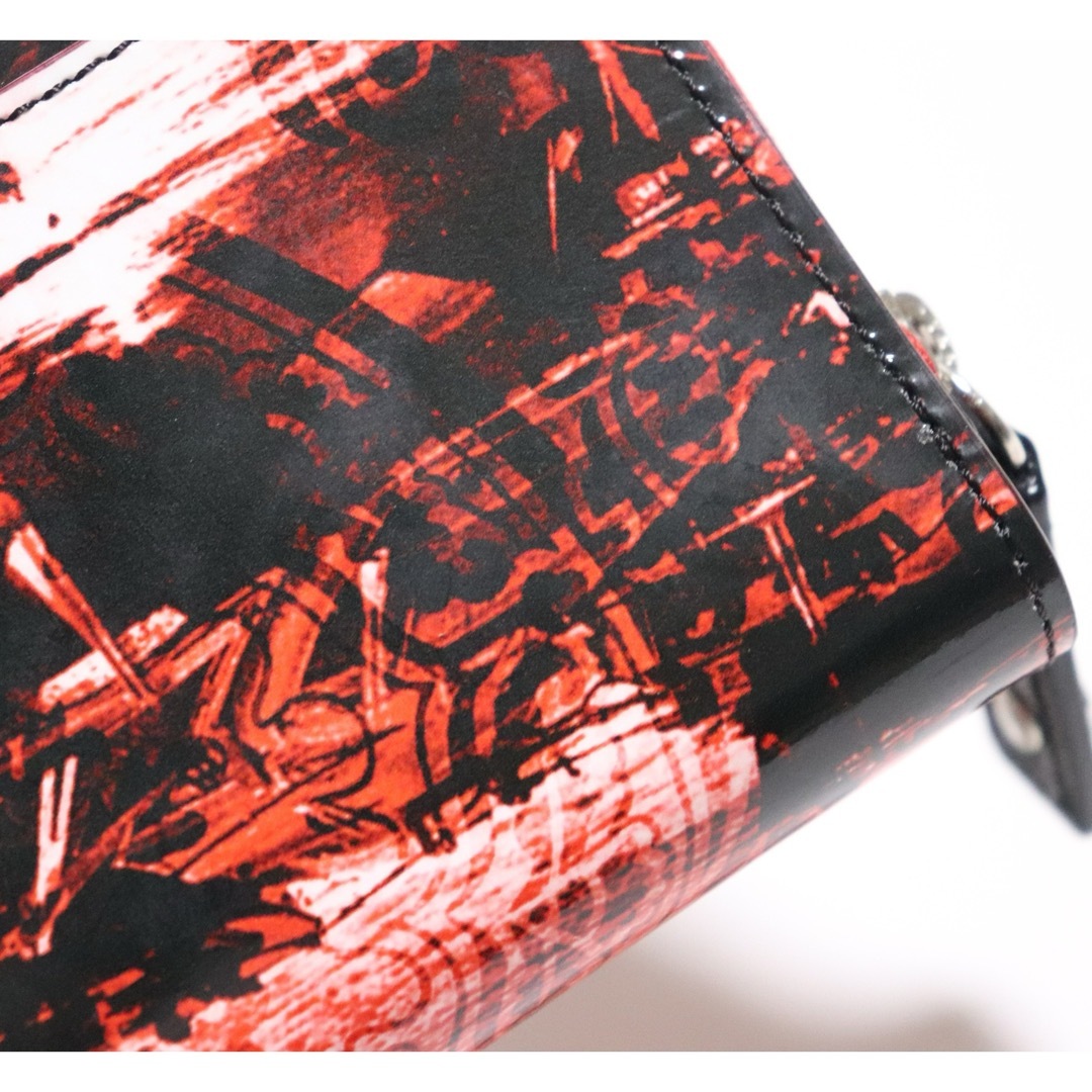 Vivienne Westwood(ヴィヴィアンウエストウッド)の《ヴィヴィアンウエストウッド》新品 メタルオーブ付 エナメルレザー 2つ折り財布 レディースのファッション小物(財布)の商品写真