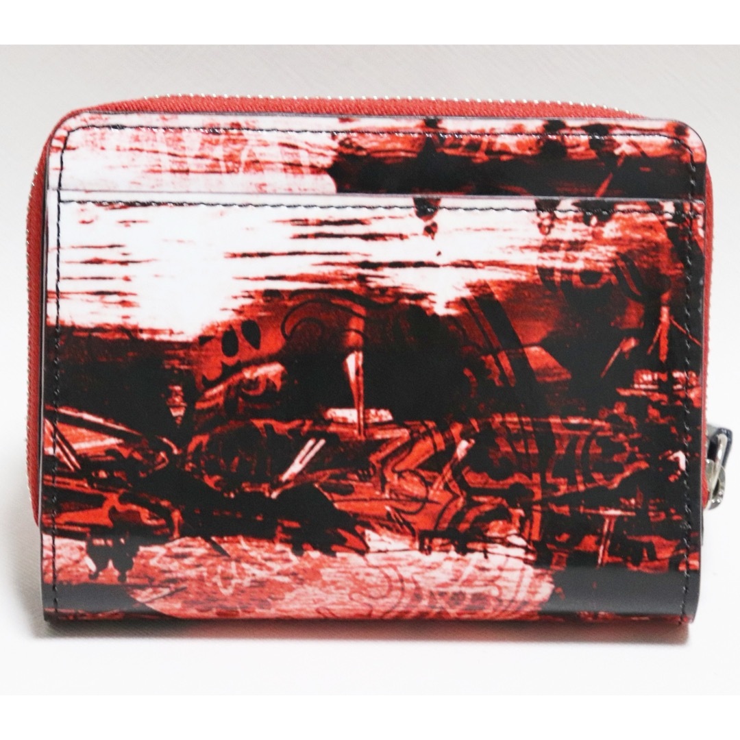 Vivienne Westwood(ヴィヴィアンウエストウッド)の《ヴィヴィアンウエストウッド》新品 メタルオーブ付 エナメルレザー 2つ折り財布 レディースのファッション小物(財布)の商品写真