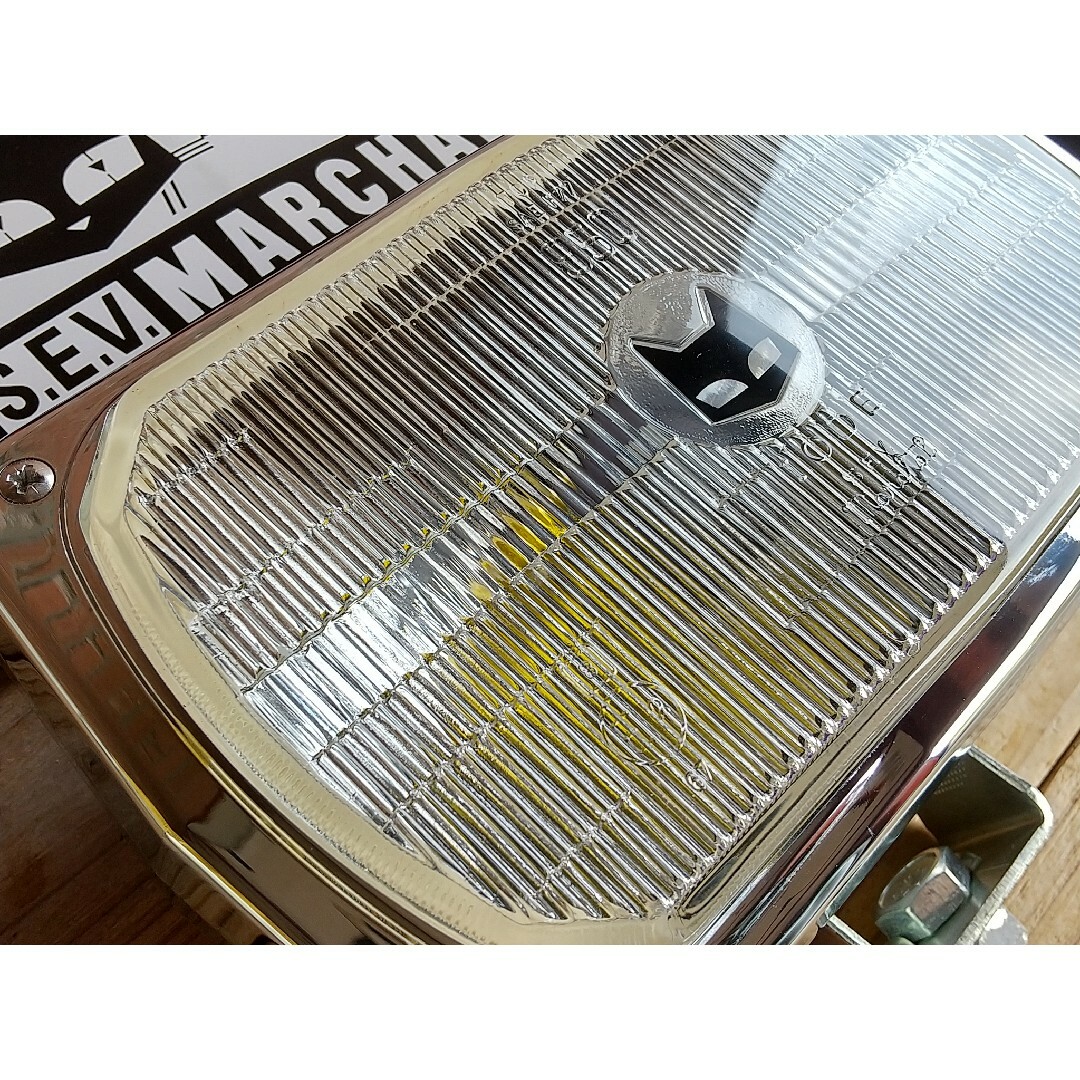 新品 マーシャル 950 フォグランプ カバー付き クリアレンズ 旧車 デコトラ 自動車/バイクの自動車(トラック・バス用品)の商品写真