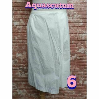 アクアスキュータム(AQUA SCUTUM)のAquascutum アクアスキュータム タックスカート 白 サイズ6(ひざ丈スカート)