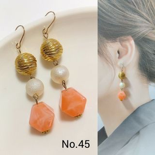 No.45 サーモンピンク マーブル模様ビーズ  ピアス イヤリング(ピアス)