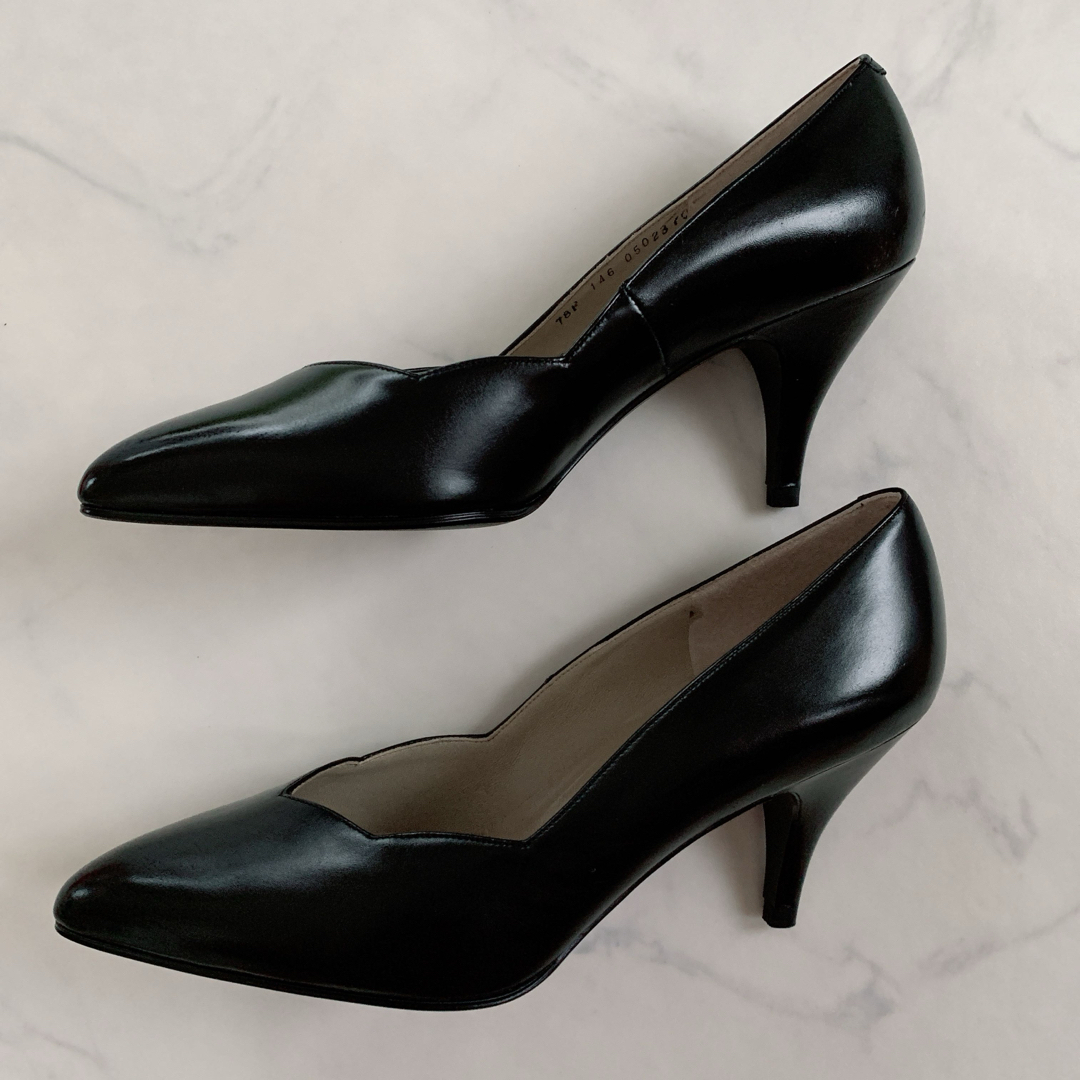 【新品】Diana ダイアナ パンプス ブラック 23cm レディースの靴/シューズ(ハイヒール/パンプス)の商品写真