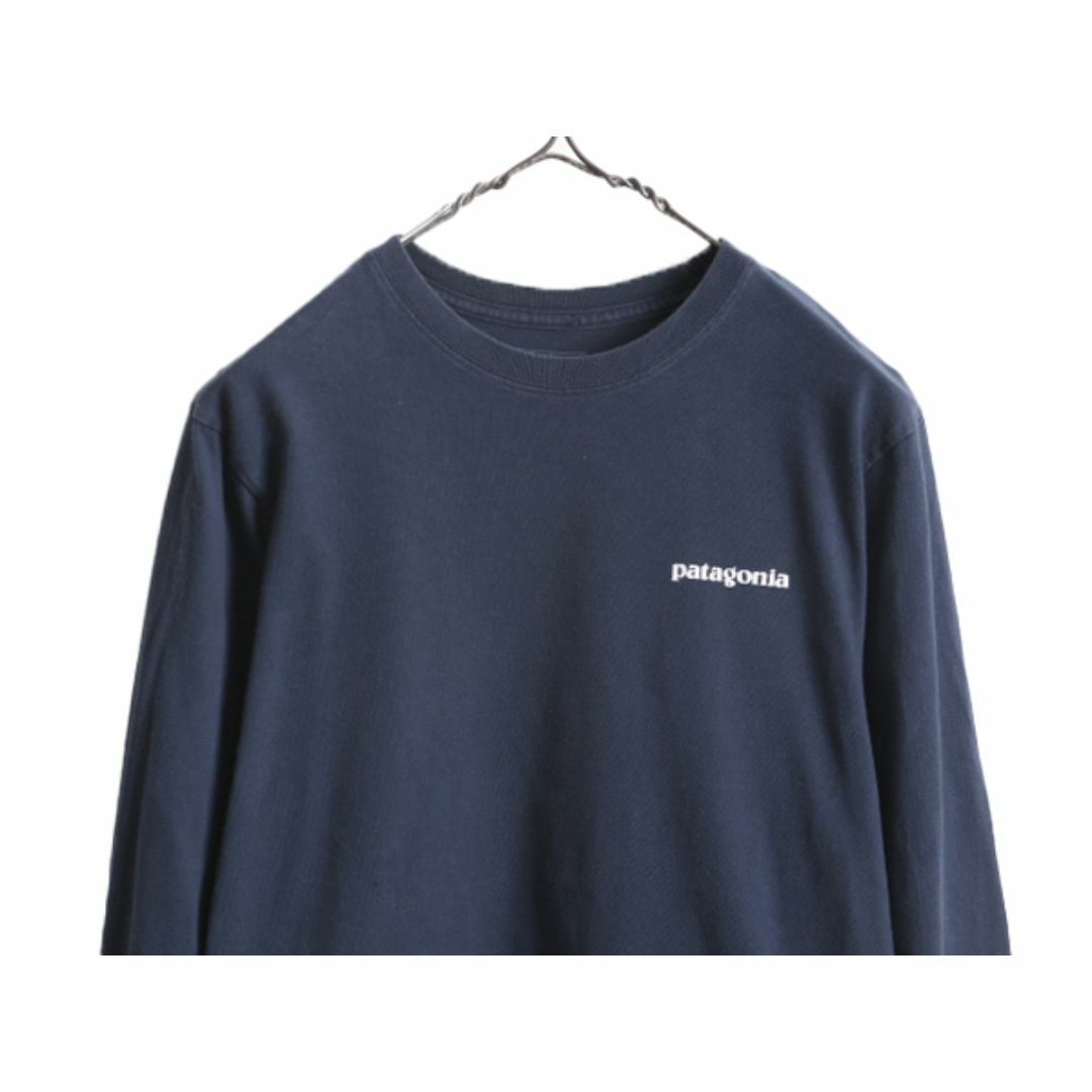 patagonia(パタゴニア)の17年製 パタゴニア 両面 プリント 長袖 Tシャツ レディース XS / Patagonia アウトドア ロンT ロングスリーブ ロゴT バックプリント P6 紺 レディースのトップス(Tシャツ(長袖/七分))の商品写真