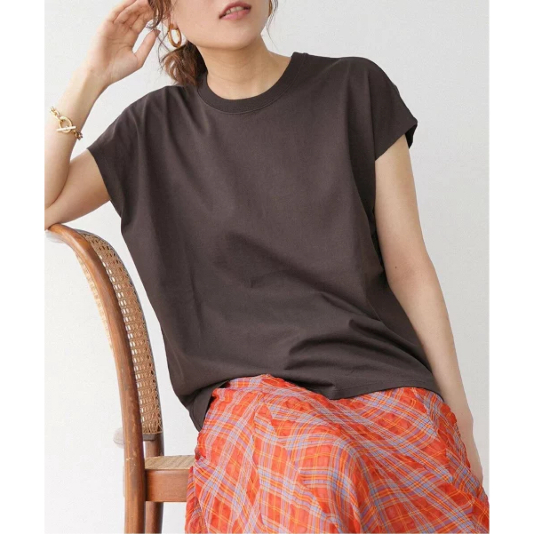 IENA(イエナ)のIENA  ラウンドテールプルオーバー　ブラウン レディースのトップス(Tシャツ(半袖/袖なし))の商品写真