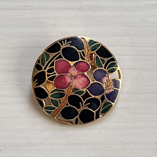 黒とピンクのお花の丸いブローチ　ゴールド　円形　クリップ(ブローチ/コサージュ)