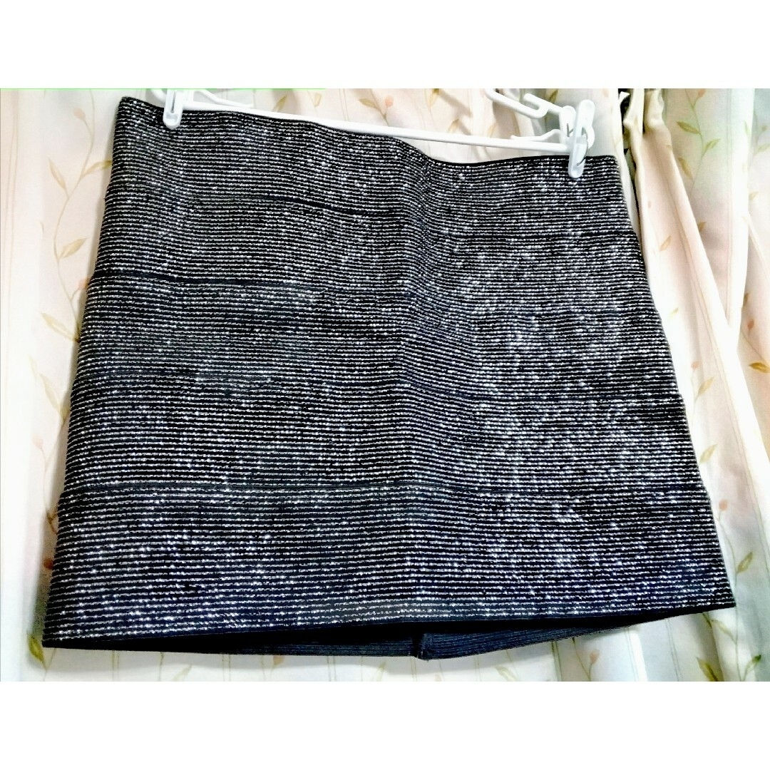 ROSE BUD(ローズバッド)のROSEBUD ローズバッド　タイトミニスカート新品タグ付　シルバー✕黒 レディースのスカート(ミニスカート)の商品写真
