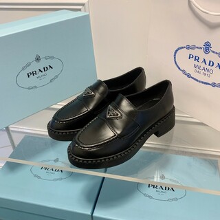 プラダ(PRADA)の人気《プラダ》ローファー(ローファー/革靴)