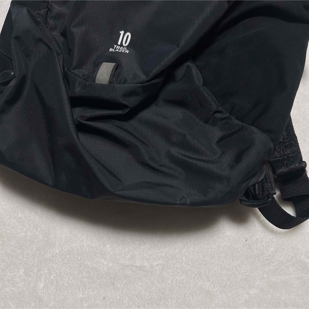 SALOMON(サロモン)のSALOMON TRAIL BLAZER10 バッグパック　リュック　ブラック メンズのバッグ(バッグパック/リュック)の商品写真