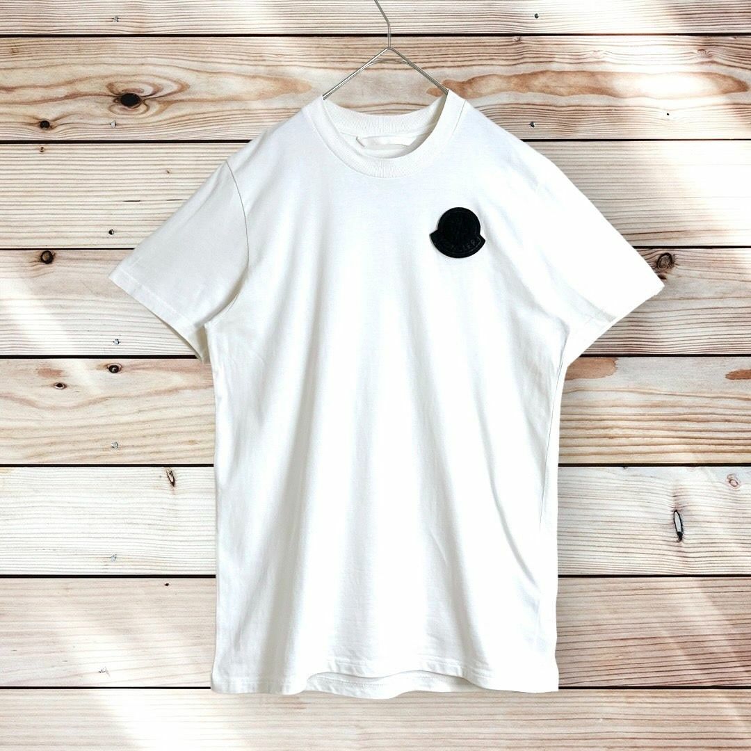 MONCLER(モンクレール)の23年製☆人気デザイン☆モンクレール Tシャツ ワッペンロゴ M ホワイト 白 メンズのトップス(Tシャツ/カットソー(半袖/袖なし))の商品写真