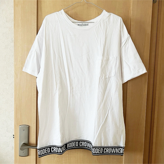 ロデオクラウンズ(RODEO CROWNS)のロデオクラウンズ＊裾ロゴ入りTシャツ(Tシャツ/カットソー(半袖/袖なし))