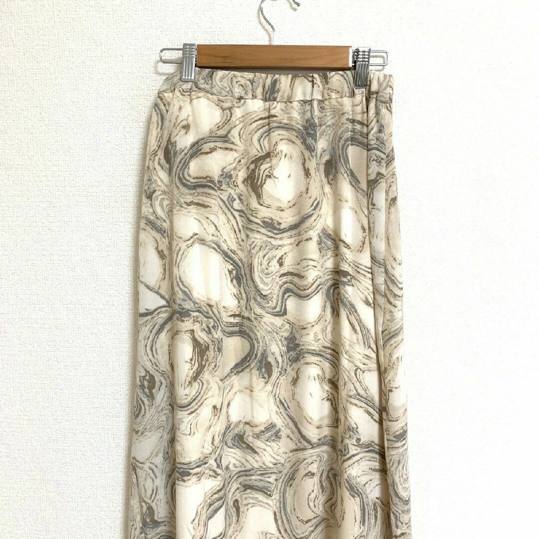 Re:EDIT(リエディ)のリエディ　フレアスカート　M　ベージュ　グレー　ブラウン　総柄　きれいめ　ポリ レディースのスカート(ロングスカート)の商品写真