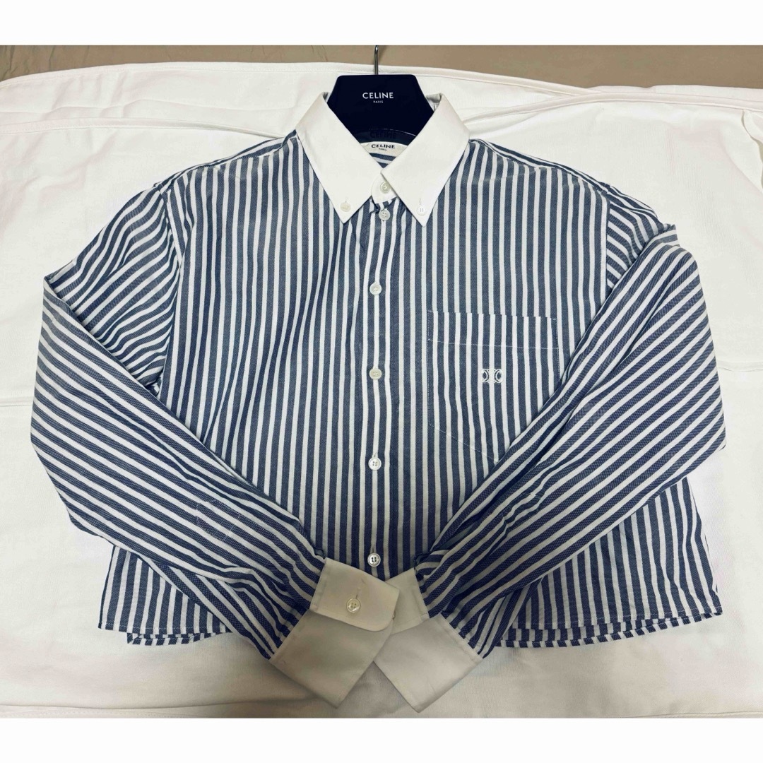 celine(セリーヌ)の一度のみ着用celine セリーヌストライプクロップドシャツ　トリオンフ　40 レディースのトップス(シャツ/ブラウス(長袖/七分))の商品写真