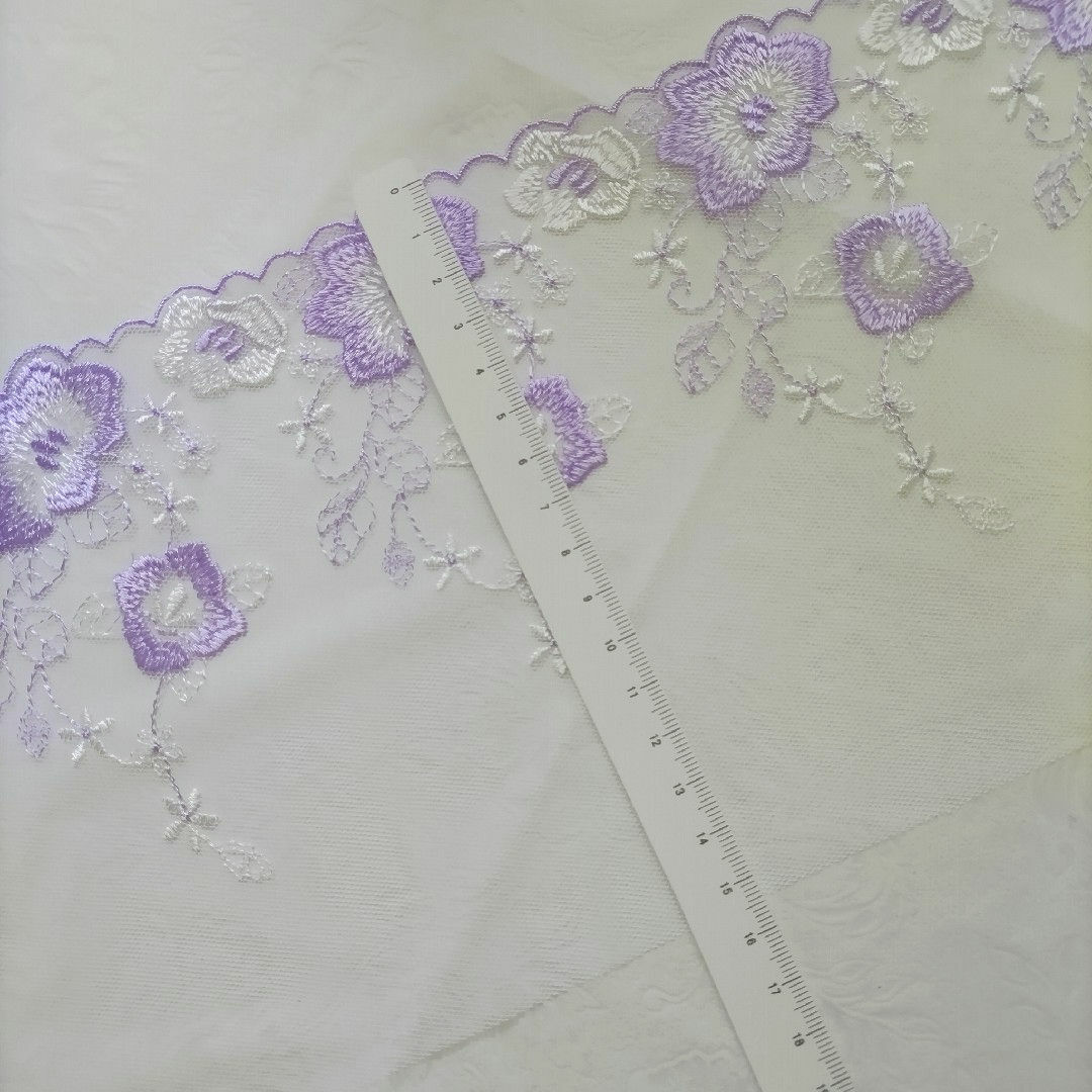 No.82 半衿 レース ハンドメイド半襟 淡い紫の花柄 レディースの水着/浴衣(和装小物)の商品写真