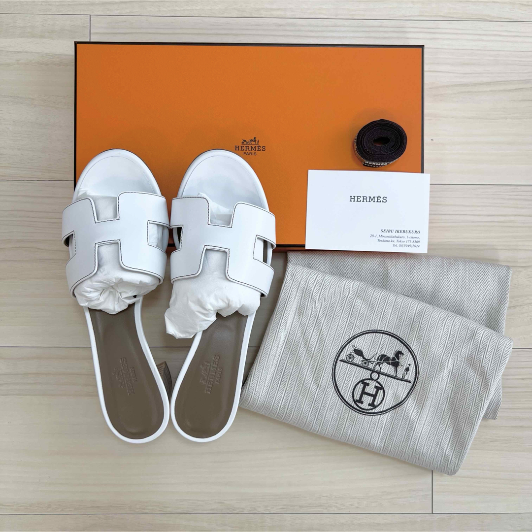 付属品完備 新品未使用HERMES エルメス オアジス 35.5 ホワイト 付属品完備 新品未使用HERMES エルメス オアジス 35.5 ホワイト
