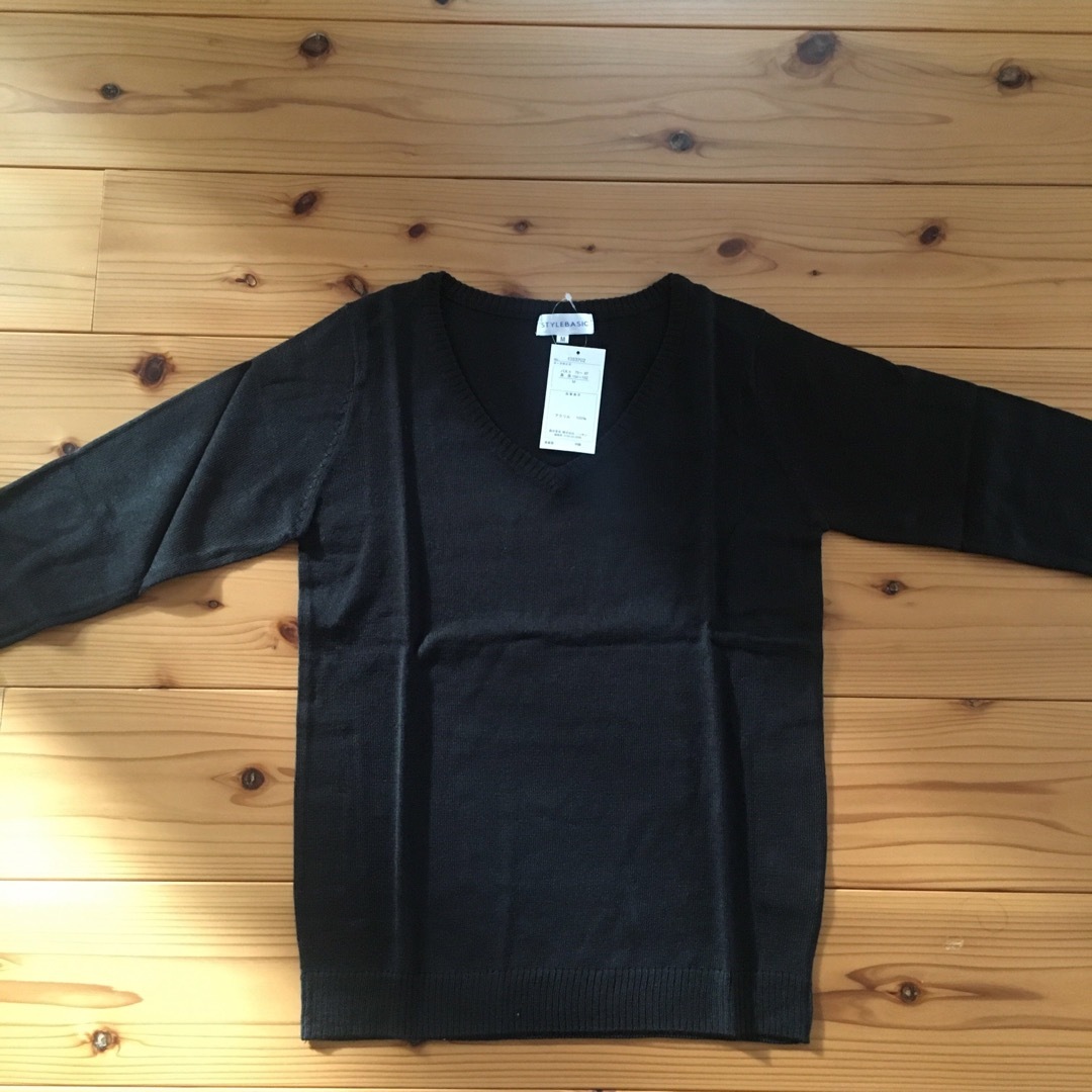 【新品】Ｖネック　セーター　ブラック　薄手 レディースのトップス(ニット/セーター)の商品写真