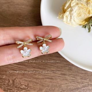 【人気】ピアス　小ぶり　リボン　ゴールド　フラワー　シンプル　韓国　デート　金(ピアス)