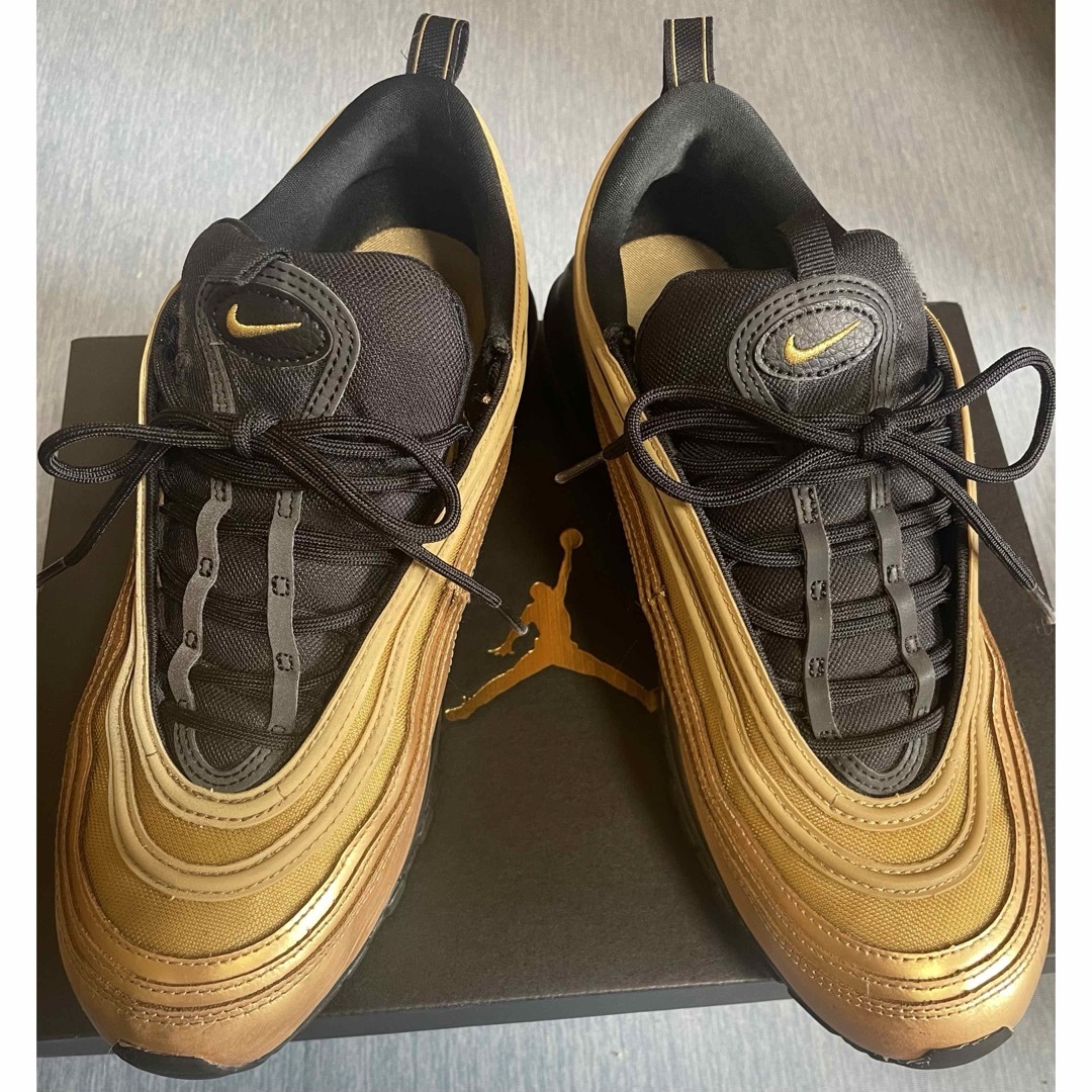 NIKE(ナイキ)のNIKEナイキエアマックス97ブラックゴールド黒金29cmテックスニーカー靴gd メンズの靴/シューズ(スニーカー)の商品写真