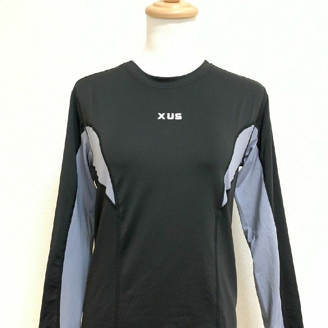 XUS　長袖カットソー　メンズ　L　ブラック　グレー　スポーツウェア　ロゴ メンズのトップス(Tシャツ/カットソー(七分/長袖))の商品写真