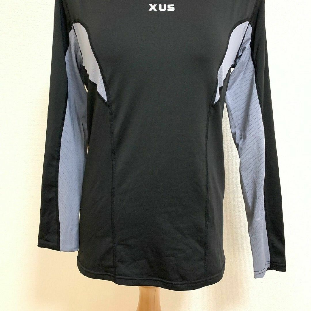XUS　長袖カットソー　メンズ　L　ブラック　グレー　スポーツウェア　ロゴ メンズのトップス(Tシャツ/カットソー(七分/長袖))の商品写真
