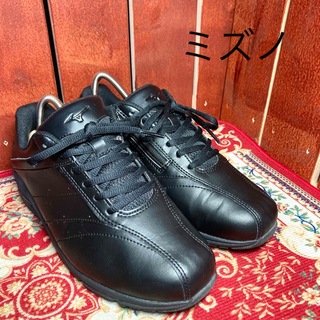 ミズノ(MIZUNO)のミズノ　ウォーキングシューズ　黒レザー24cm(ローファー/革靴)