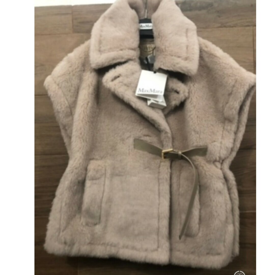 Max Mara(マックスマーラ)のMax Mara abavo テディベアケープ 新品タグ付き レディースのジャケット/アウター(ポンチョ)の商品写真