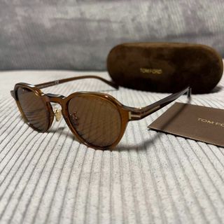 トムフォード(TOM FORD)の新品 TOM FORD トムフォード　クリアブラウン　サングラス　TF877-D(サングラス/メガネ)