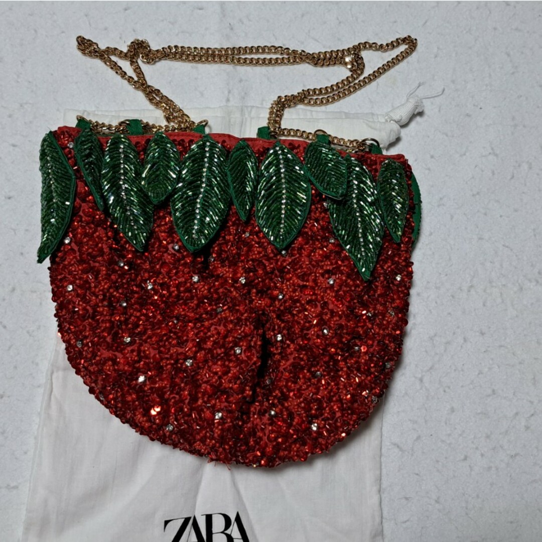 ZARA(ザラ)のZARA　ストロベリービーズバッグ レディースのバッグ(ハンドバッグ)の商品写真