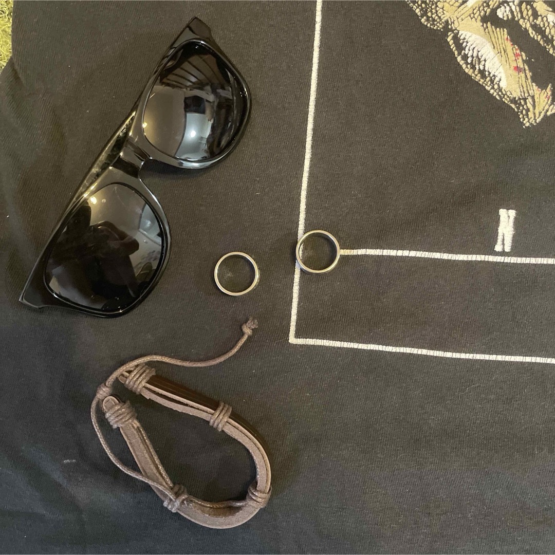 『US古着』アメカジ　古着セット　ブラック半袖　サングラス　ブレスレット メンズのトップス(Tシャツ/カットソー(半袖/袖なし))の商品写真
