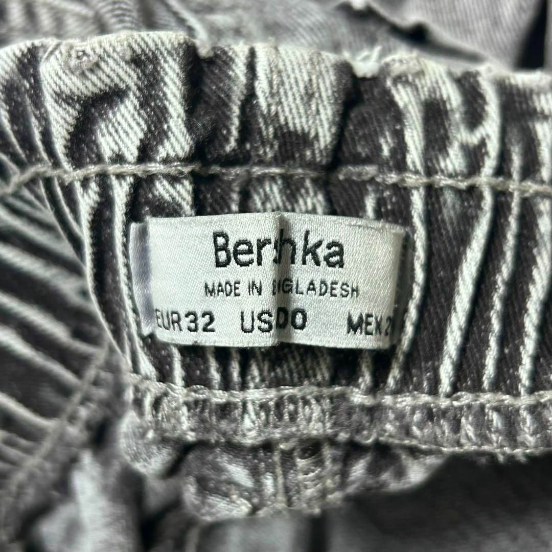 Bershka(ベルシュカ)の美品✨【Bershka】ハイウエストテーパードデニム　楽かわ　ブルー　小さめ レディースのパンツ(デニム/ジーンズ)の商品写真
