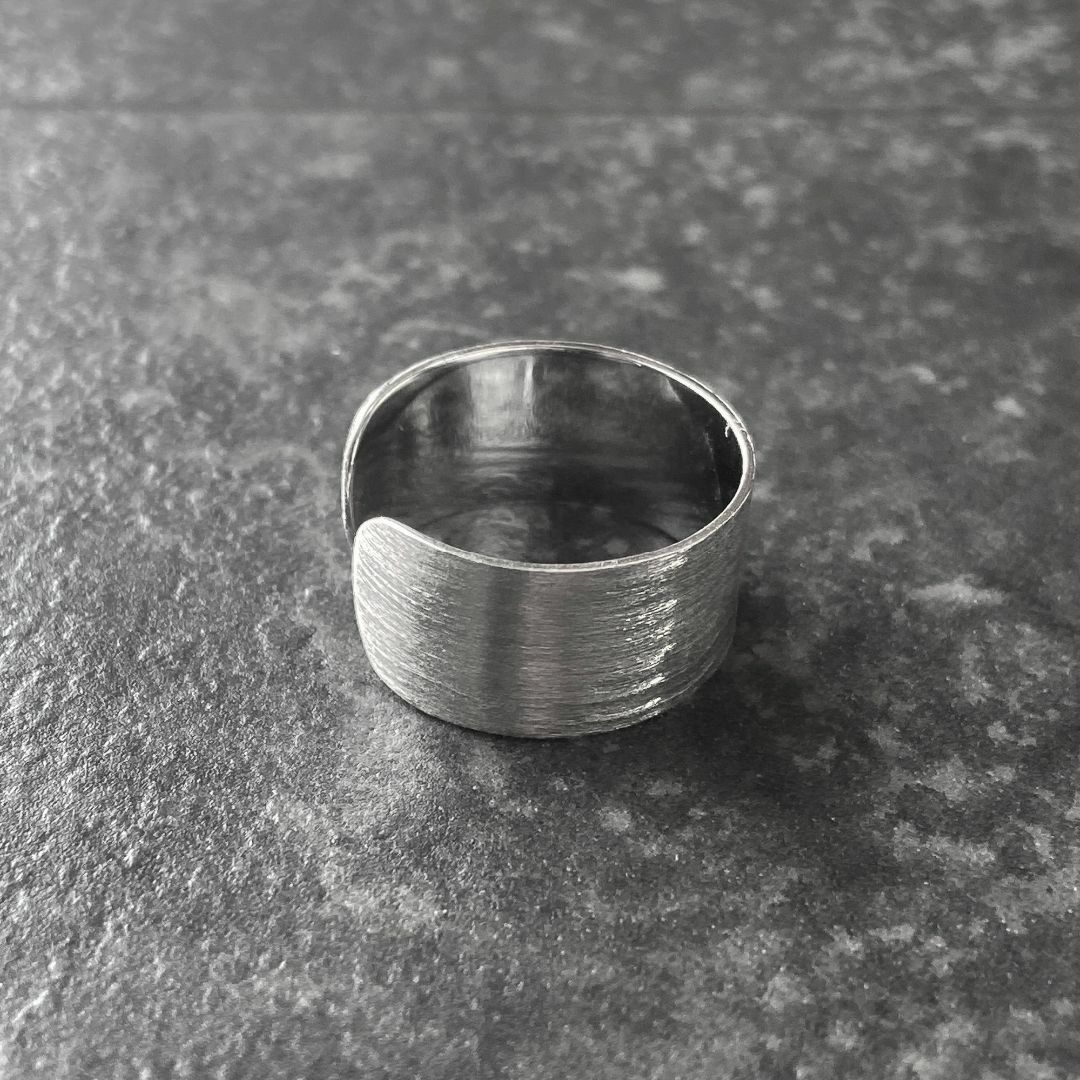 シルバーリング925 マット 10ミリ幅 メンズのアクセサリー(リング(指輪))の商品写真