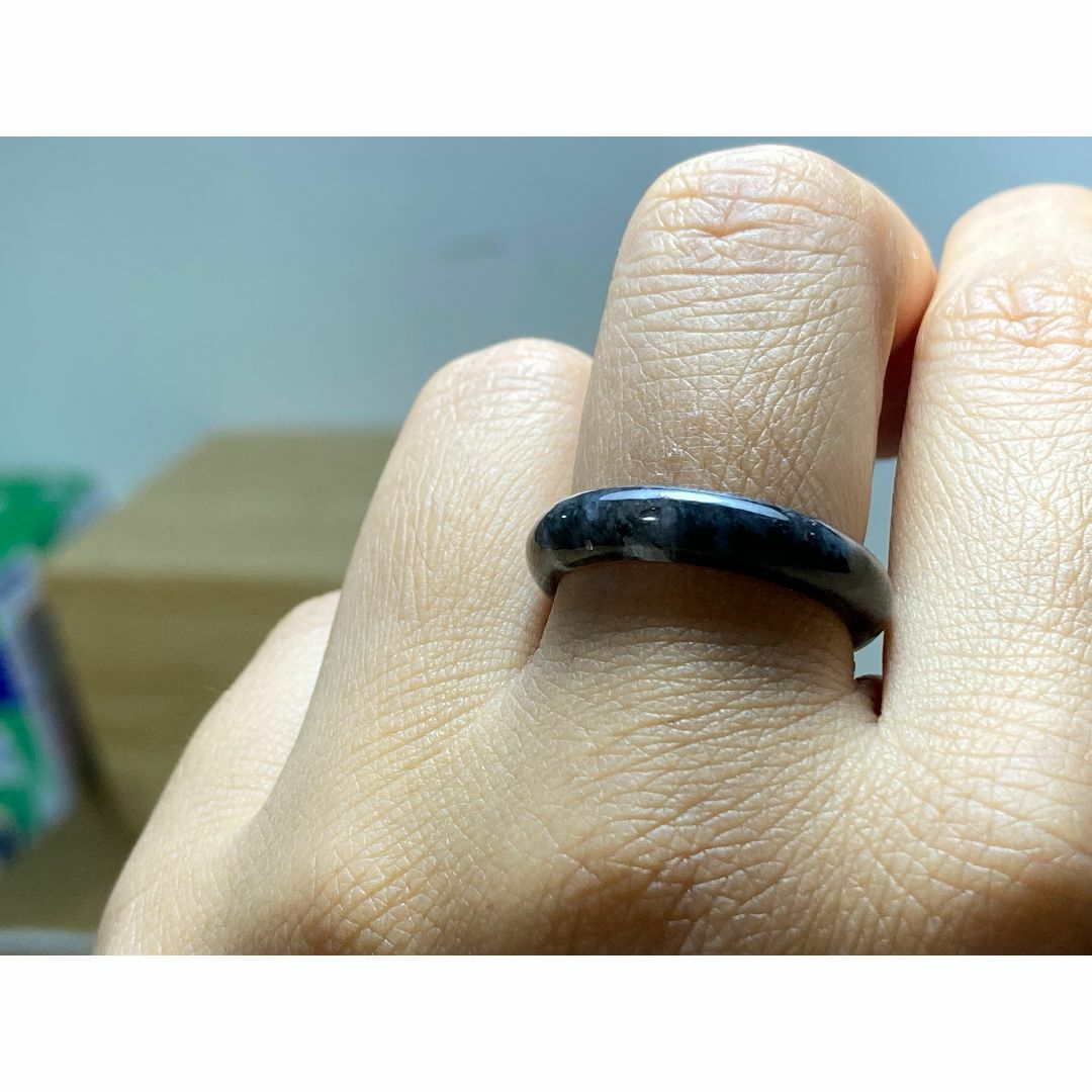 L6-120美品黒翡翠16.5号ミャンマー産天然 A貨 本翡翠 くりぬき リング レディースのアクセサリー(リング(指輪))の商品写真