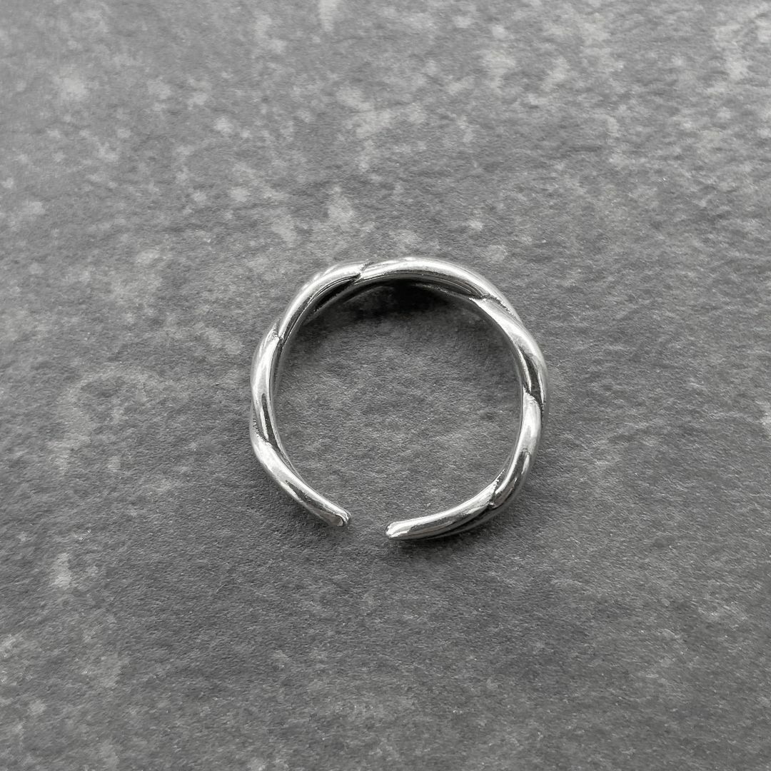 シルバーリング925 シンプル　ダブルライン　ねじれ　オープンリング メンズのアクセサリー(リング(指輪))の商品写真