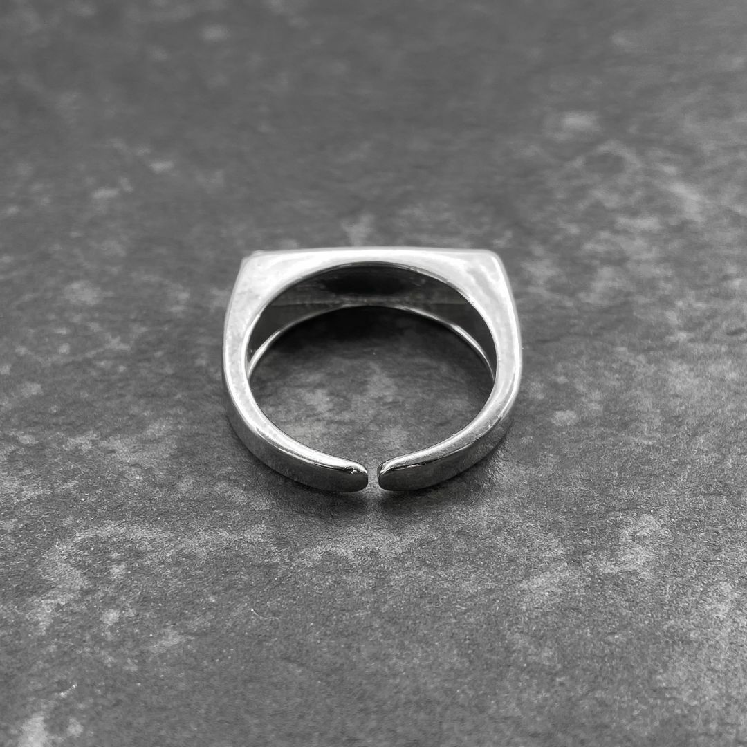 シルバーリング925　細面　ブラックストーン　オープンリング メンズのアクセサリー(リング(指輪))の商品写真