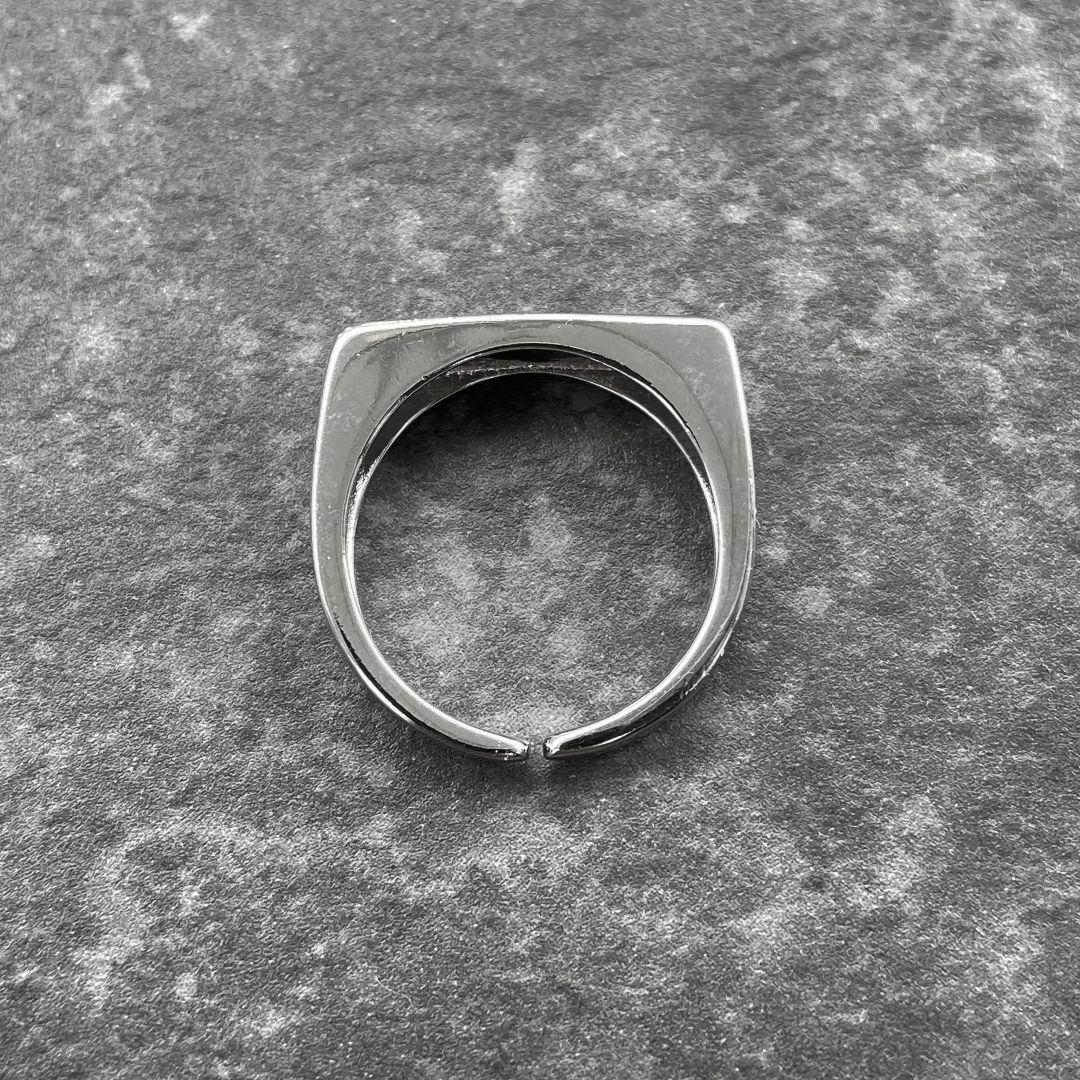 シルバーリング925　細面　ブラックストーン　オープンリング メンズのアクセサリー(リング(指輪))の商品写真