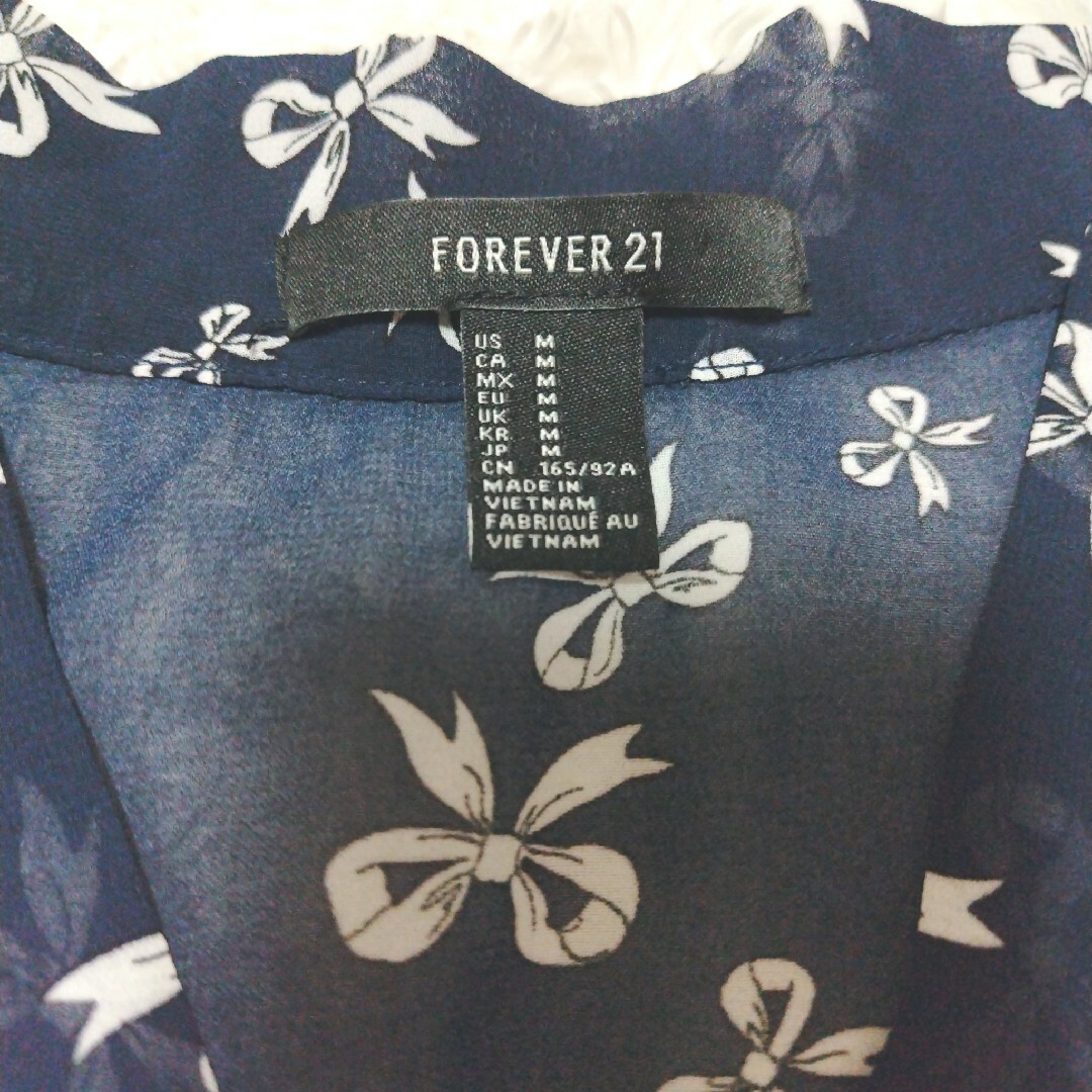 FOREVER 21(フォーエバートゥエンティーワン)のFOREVER21 フォーエバー21 ノースリーブ ブラウス リボン シアー M レディースのトップス(シャツ/ブラウス(半袖/袖なし))の商品写真