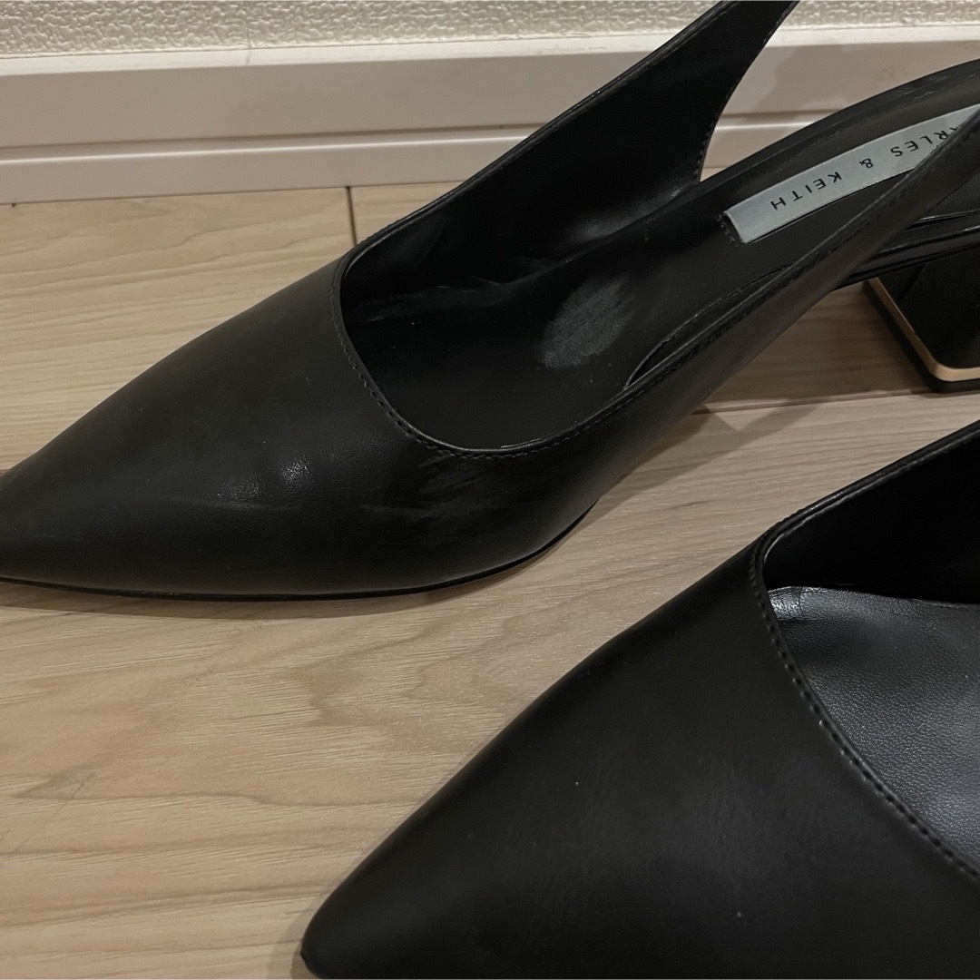 Charles and Keith(チャールズアンドキース)の【24.5cm】CHALES&KEITH メタリックアクセントパンプス レディースの靴/シューズ(ハイヒール/パンプス)の商品写真