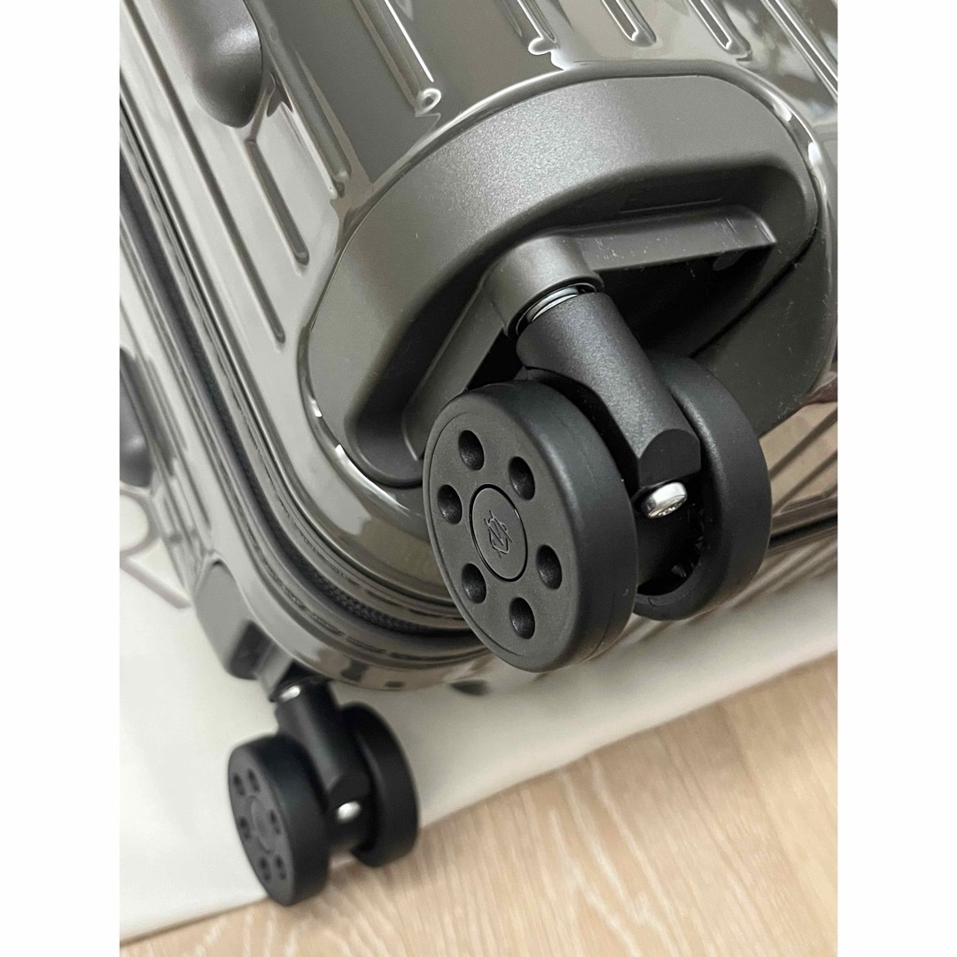 新品未使用】リモワ RIMOWA スーツケース キャビン スレート 新品未使用】リモワ RIMOWA スーツケース キャビン スレート