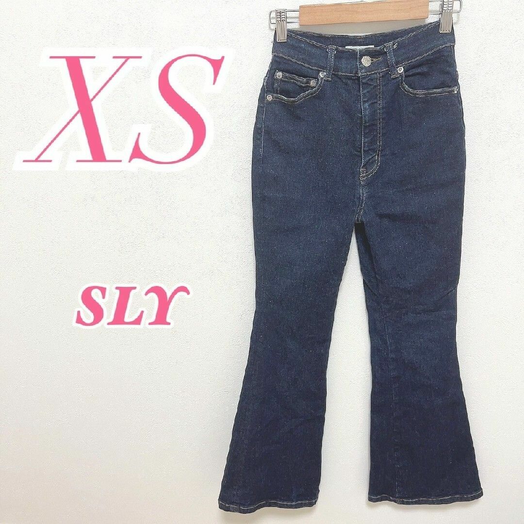SLY(スライ)のスライ XS フレアパンツ きれいめコーデ カジュアルコーデ デニム ブルー レディースのパンツ(デニム/ジーンズ)の商品写真
