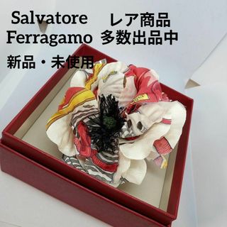 サルヴァトーレフェラガモ(Salvatore Ferragamo)の111新品・未使用　サルヴァトーレフェラガモ　ブローチ　髪飾り　花柄　ガンチーニ(ブローチ/コサージュ)