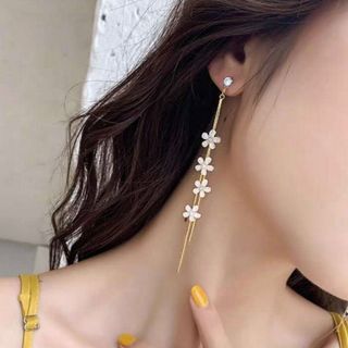 ♥️大人気♥️タッセル ロング ピアス s925  花 フラワー ゴールド 韓国