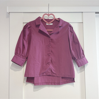 グレイル(GRL)のGRL グレイル　半袖シャツ　ブラウス　紫　パープル　可愛い　くるみボタン(カットソー(半袖/袖なし))