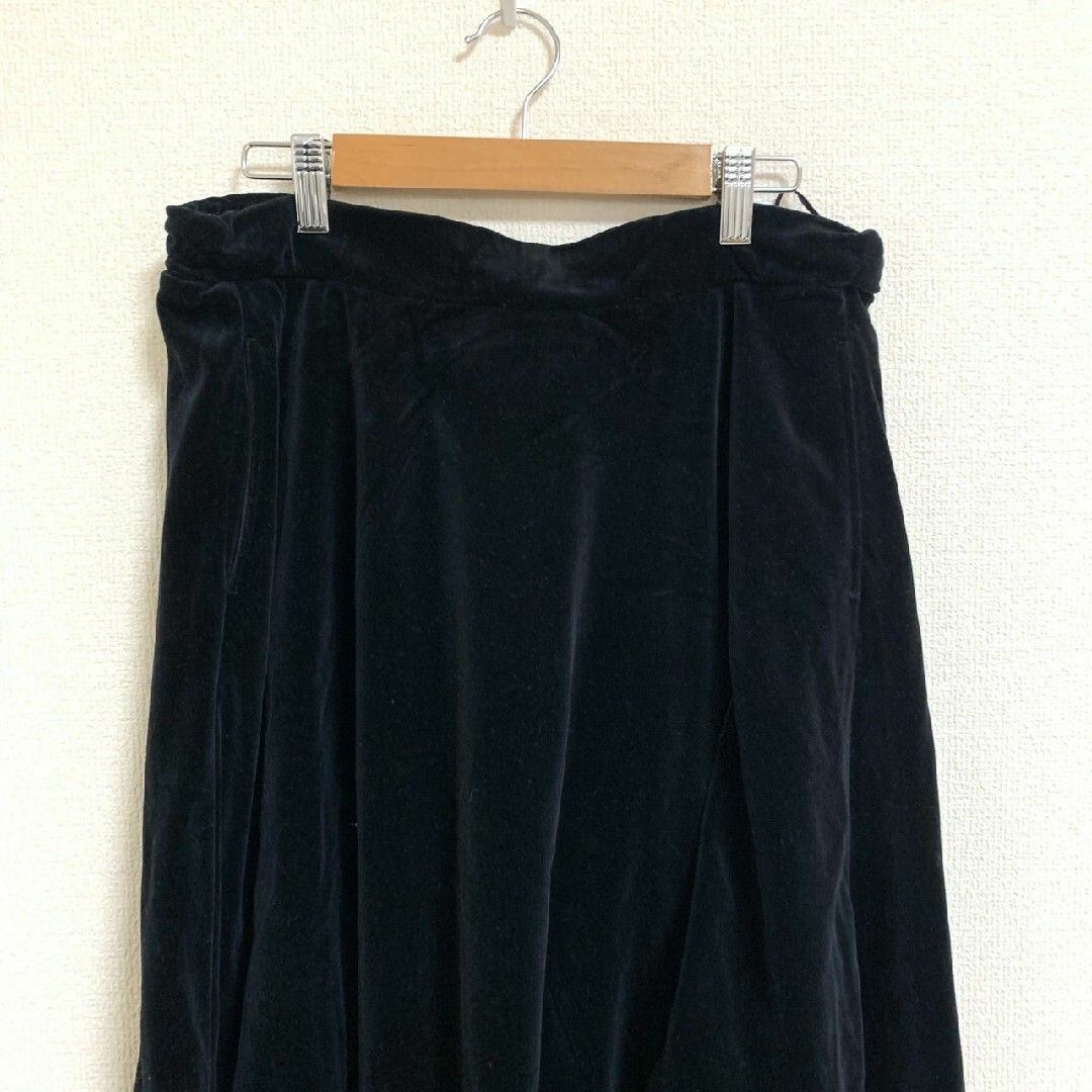 SLY(スライ)のスライ　フレアスカート　F　ブラック　ベロア　きれいめ　ひざ丈　綿　ポリ レディースのスカート(ひざ丈スカート)の商品写真