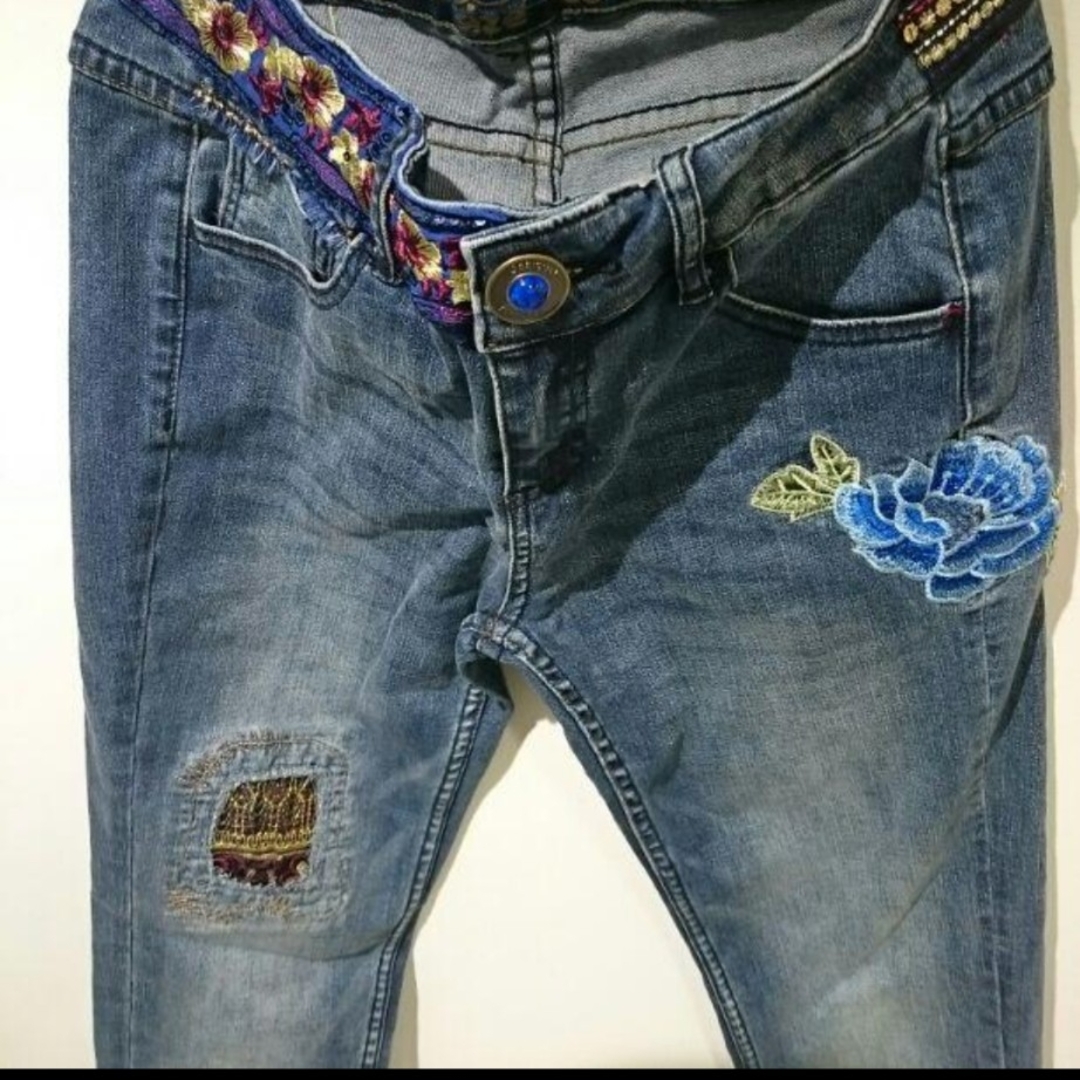 DESIGUAL(デシグアル)のDesigual　デニムパンツ　Ｍ レディースのパンツ(デニム/ジーンズ)の商品写真