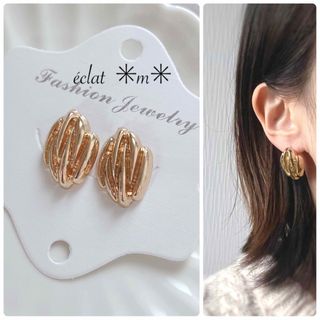 ゴールドデザインチタンピアス(ピアス)