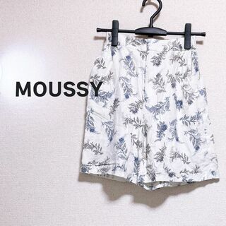マウジー(moussy)のMOUSSY マウジー　ショートパンツ　花柄　白　ホワイト　ブルー　青(ショートパンツ)