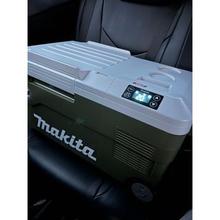 マキタ(Makita)の【ほぼ未使用】makita マキタ 保冷温庫 CW001GZO オリーブ(冷蔵庫)