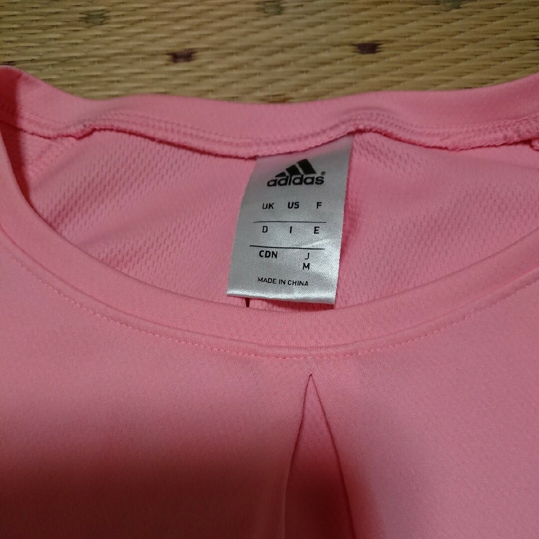 adidas(アディダス)のアディダス 半袖レディーススポーツウェアトレーニングウェア ピンク レディースのトップス(Tシャツ(半袖/袖なし))の商品写真