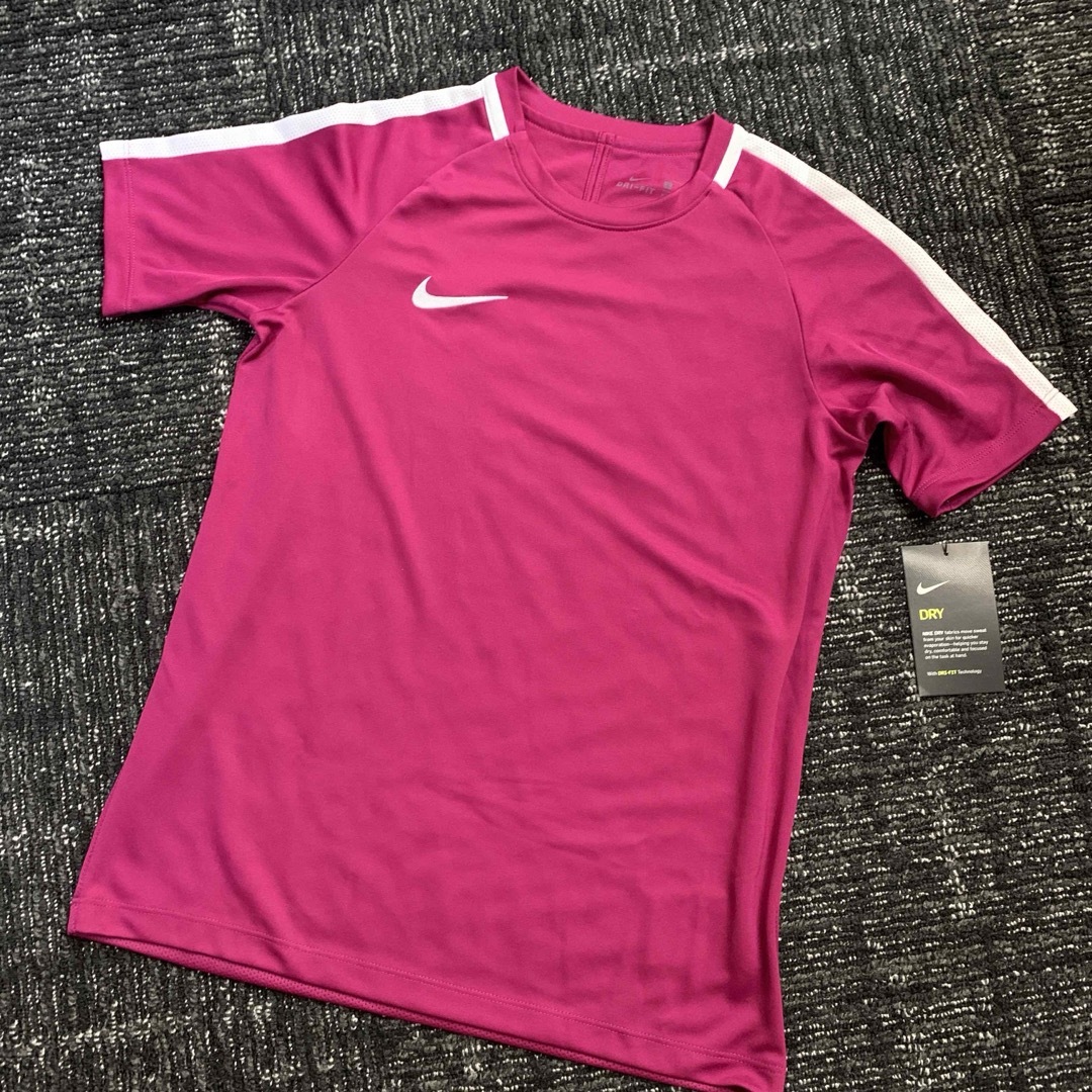 NIKE(ナイキ)のNIKE 160 L キッズ/ベビー/マタニティのキッズ服男の子用(90cm~)(Tシャツ/カットソー)の商品写真